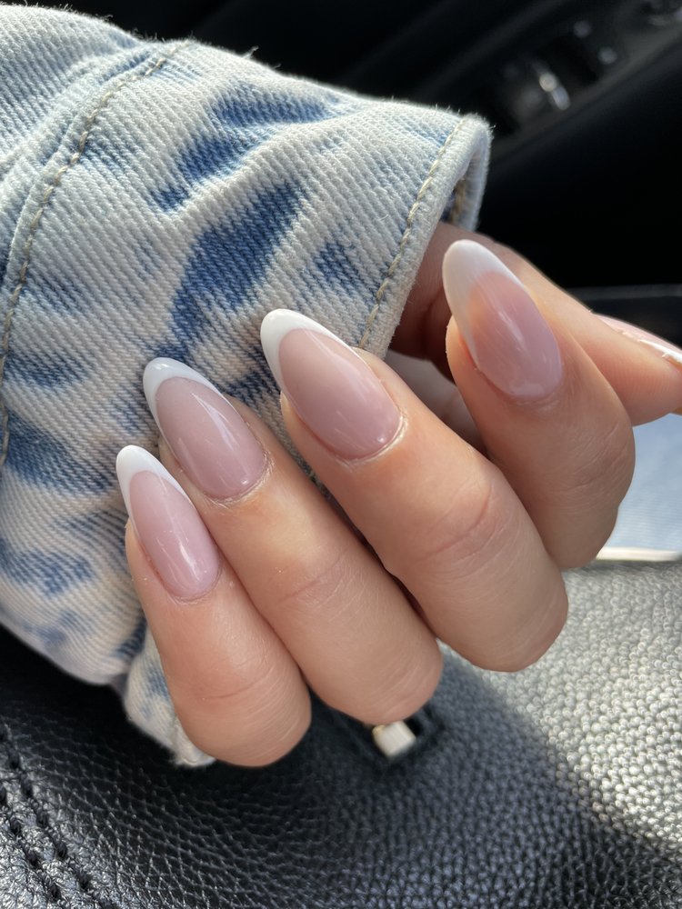 Elsy Erazo Nails Logo