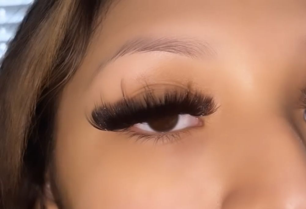 Lashed By C Logo